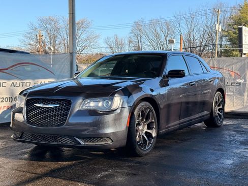Used 2019 Chrysler 300 Touring w/ Sport Appearance Package image 3
