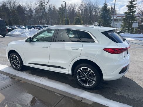Used 2025 Audi Q5 Premium w/ Convenience Package image 43