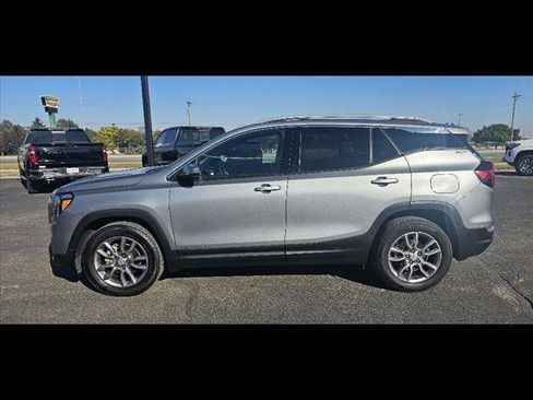 Used 2024 GMC Terrain SLT image 6
