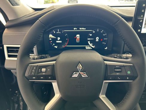 New 2025 Mitsubishi Outlander SE image 43