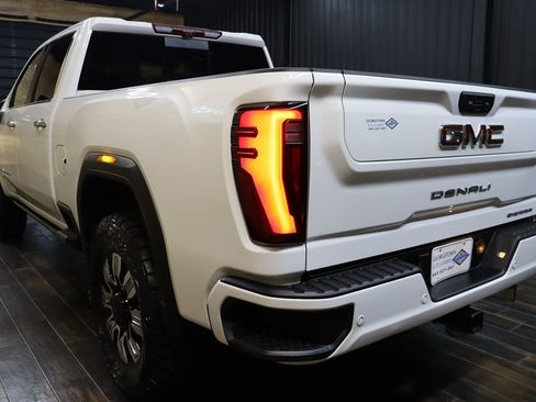Used 2024 GMC Sierra 2500 Denali w/ Denali Reserve Package image 3