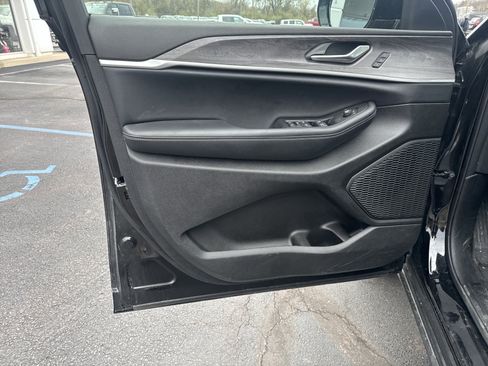 Used 2025 Jeep Grand Cherokee L Limited image 16