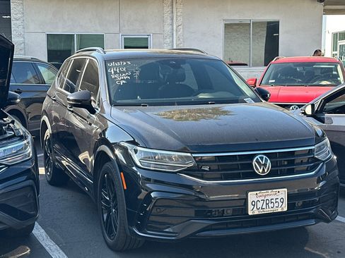 Used 2022 Volkswagen Tiguan SE R-Line image 2