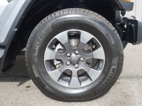 Used 2018 Jeep Wrangler Unlimited Sahara w/ Cold Weather Group AWD/4WD image 11