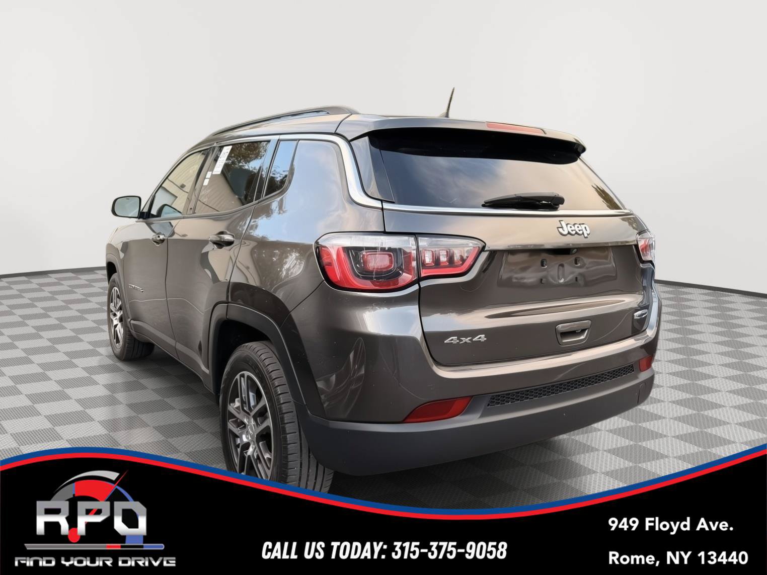 Used 2018 Jeep Compass Latitude w/ Popular Equipment Group AWD/4WD image 2