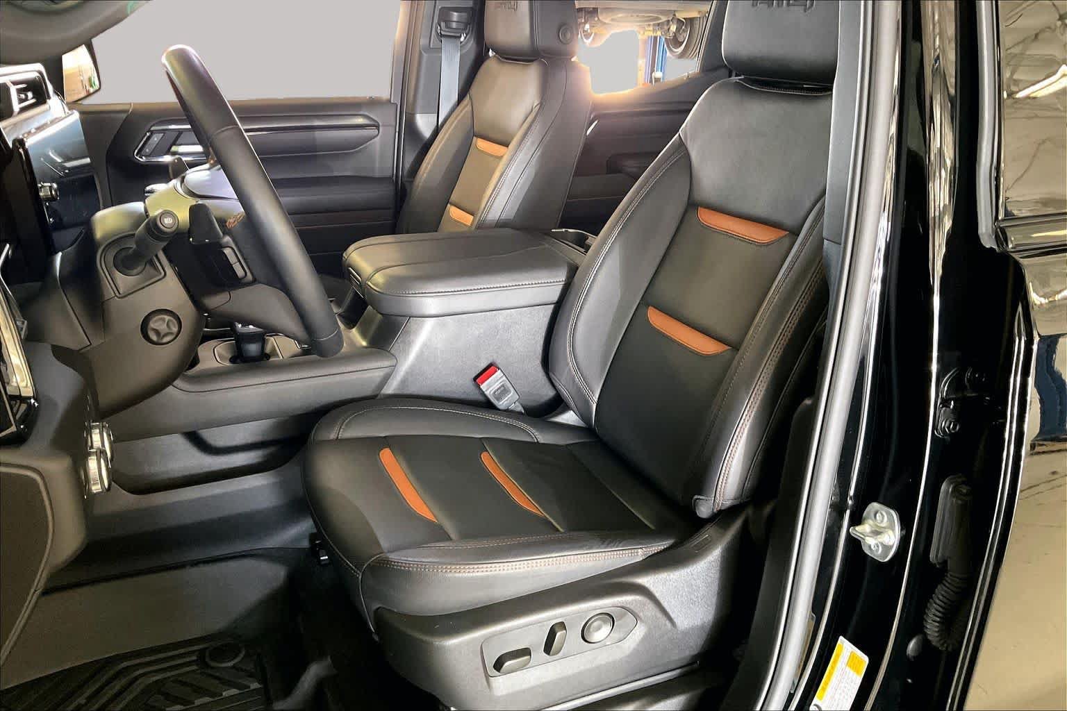 Used 2025 GMC Sierra 1500 AT4 w/ AT4 Premium Package AWD/4WD image 7