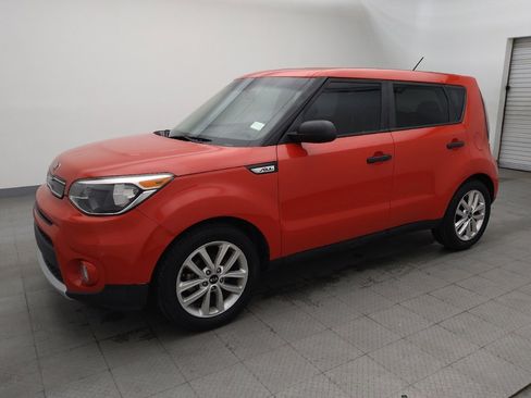 Used 2017 Kia Soul + image 2
