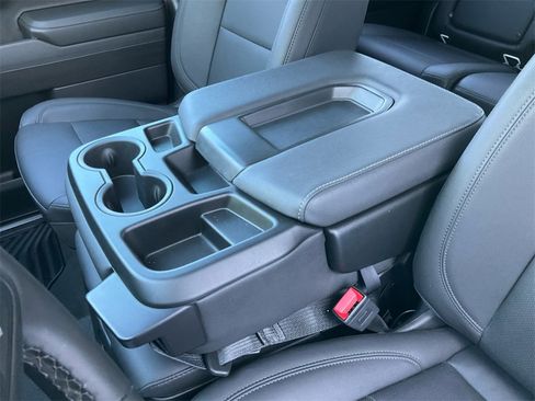 Used 2025 GMC Sierra 1500 SLT image 11