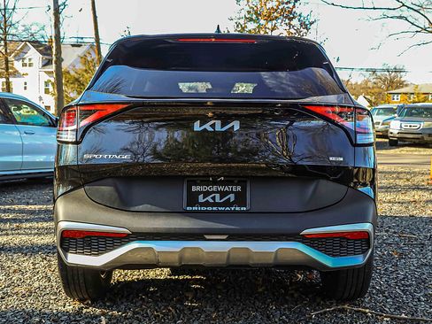 Used 2023 Kia Sportage LX image 5