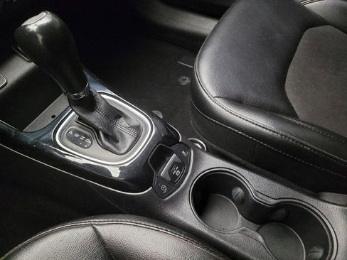 Used 2020 Jeep Compass Latitude FWD image 26