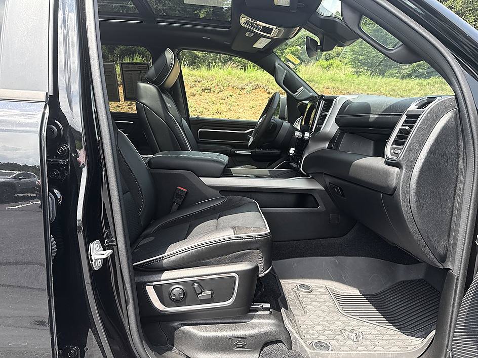 Used 2025 RAM 1500 Laramie AWD/4WD image 21
