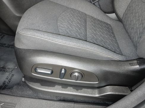 Used 2023 Chevrolet Equinox LT w/ Driver Convenience Package AWD/4WD image 16
