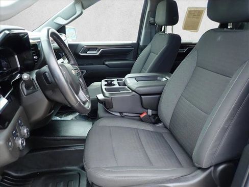 Used 2022 Chevrolet Silverado 1500 LT AWD/4WD image 9