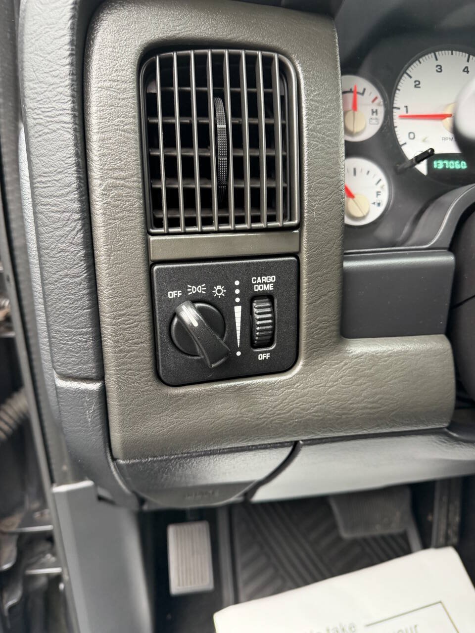 Used 2004 Dodge Ram 1500 Truck ST RWD image 20