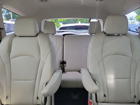 Used 2022 Buick Enclave Essence FWD image 15