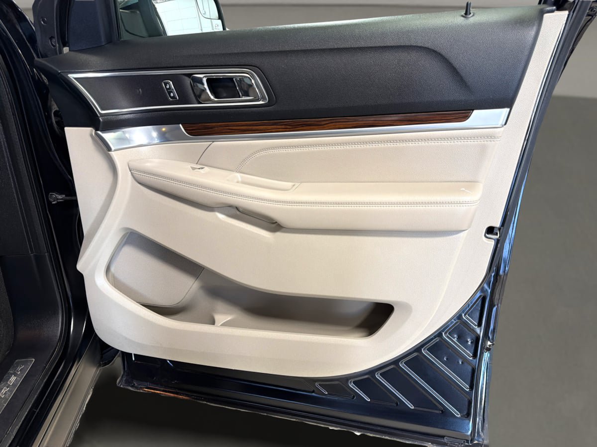 Used 2018 Ford Explorer Limited AWD/4WD image 13