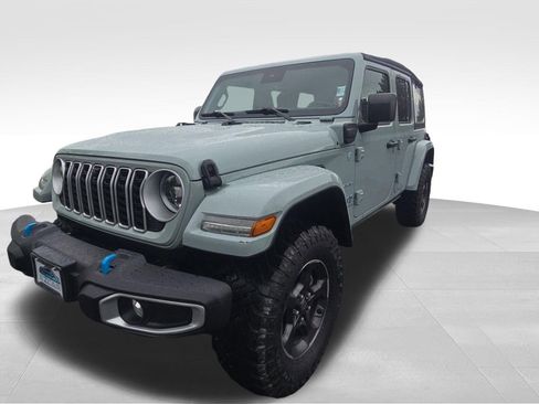 Used 2024 Jeep Wrangler Unlimited Sahara w/ Technology Group AWD/4WD image 15