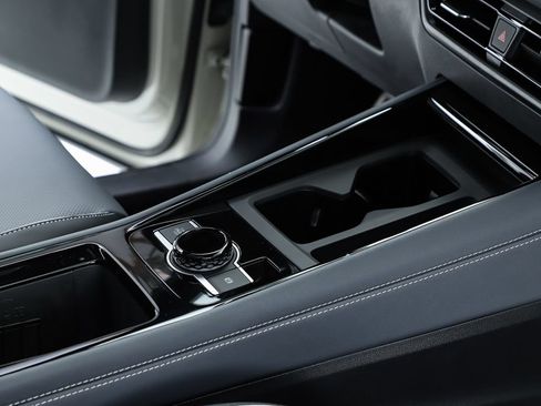 New 2026 Volkswagen Tiguan SEL R-Line AWD/4WD image 34
