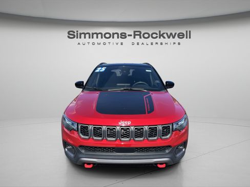 Used 2025 Jeep Compass Trailhawk AWD/4WD image 8