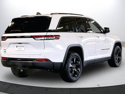 Used 2023 Jeep Grand Cherokee Altitude AWD/4WD image 9