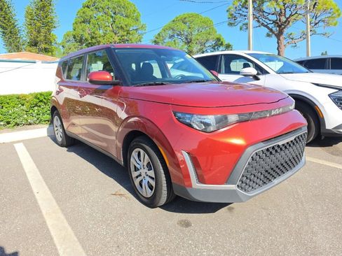 Certified 2023 Kia Soul LX FWD image 1