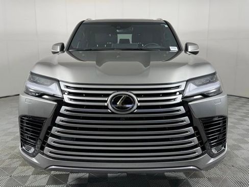 Used 2024 Lexus LX 600 4WD w/ Premium Package image 11