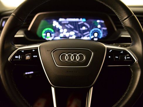 Used 2022 Audi e-tron Premium w/ Convenience Plus Package image 14