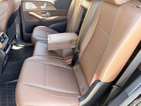 Used 2025 Mercedes-Benz GLS 450 4MATIC image 17