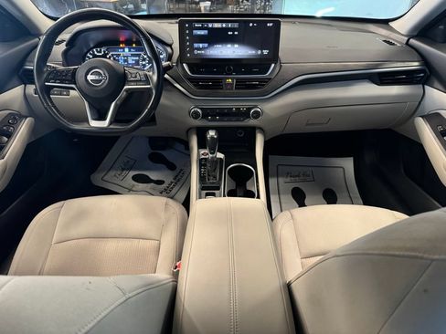Used 2024 Nissan Altima 2.5 SV w/ SV Premium Package FWD image 15