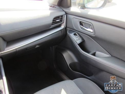 Certified 2025 Nissan Rogue SV FWD image 22