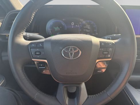 Used 2023 Toyota Crown AWD/4WD image 11