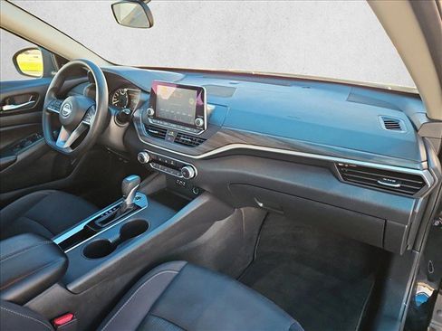 Used 2025 Nissan Altima 2.5 SV FWD image 21