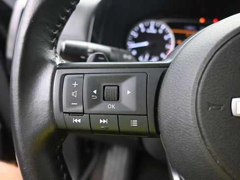 Used 2024 Nissan Pathfinder SV AWD/4WD image 17