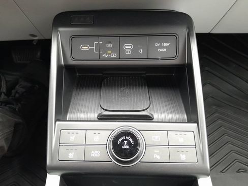 Used 2024 Hyundai Kona Limited AWD/4WD image 29