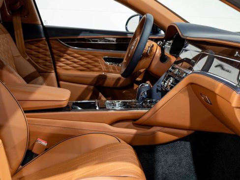 Used 2021 Bentley Flying Spur W12 image 18