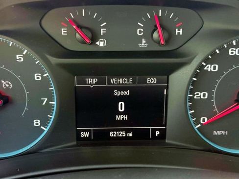 Used 2018 Chevrolet Equinox LT FWD image 24