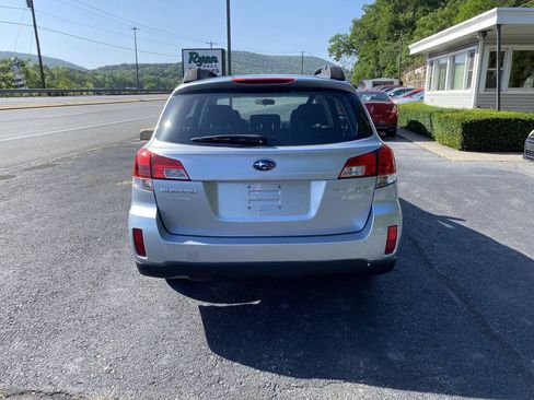 Used 2013 Subaru Outback 2.5i AWD/4WD image 8