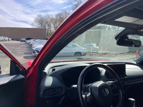 Used 2025 Honda HR-V Sport image 33