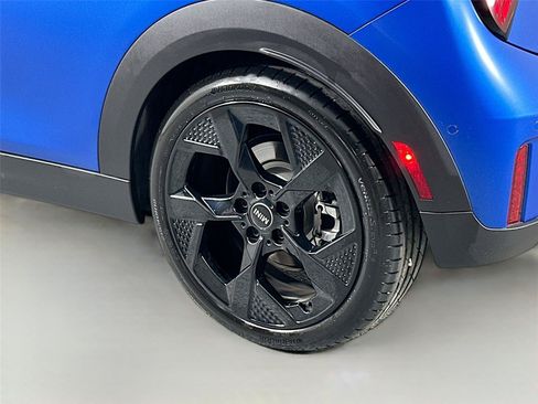 Certified 2025 MINI Cooper 2-Door Hardtop FWD image 26