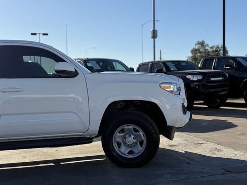 Used 2022 Toyota Tacoma SR w/ SR Convenience Package image 12