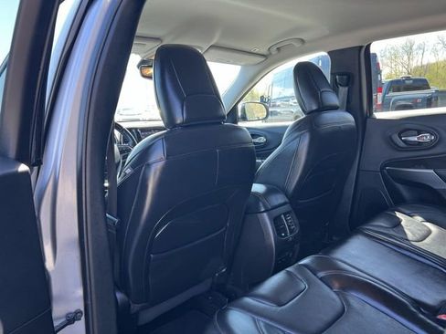 Used 2019 Jeep Cherokee Limited AWD/4WD image 16