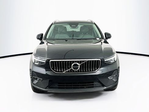 Used 2025 Volvo XC40 B5 Plus AWD/4WD image 2
