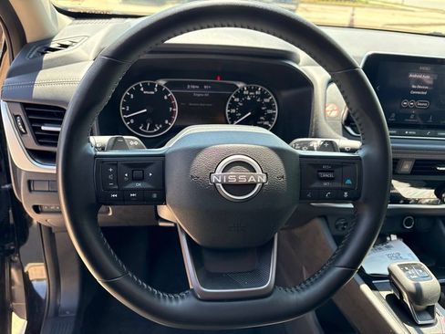 Used 2025 Nissan Rogue SV AWD/4WD image 14