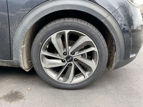 Used 2017 Kia Niro Touring w/ Advanced Technology Package image 7