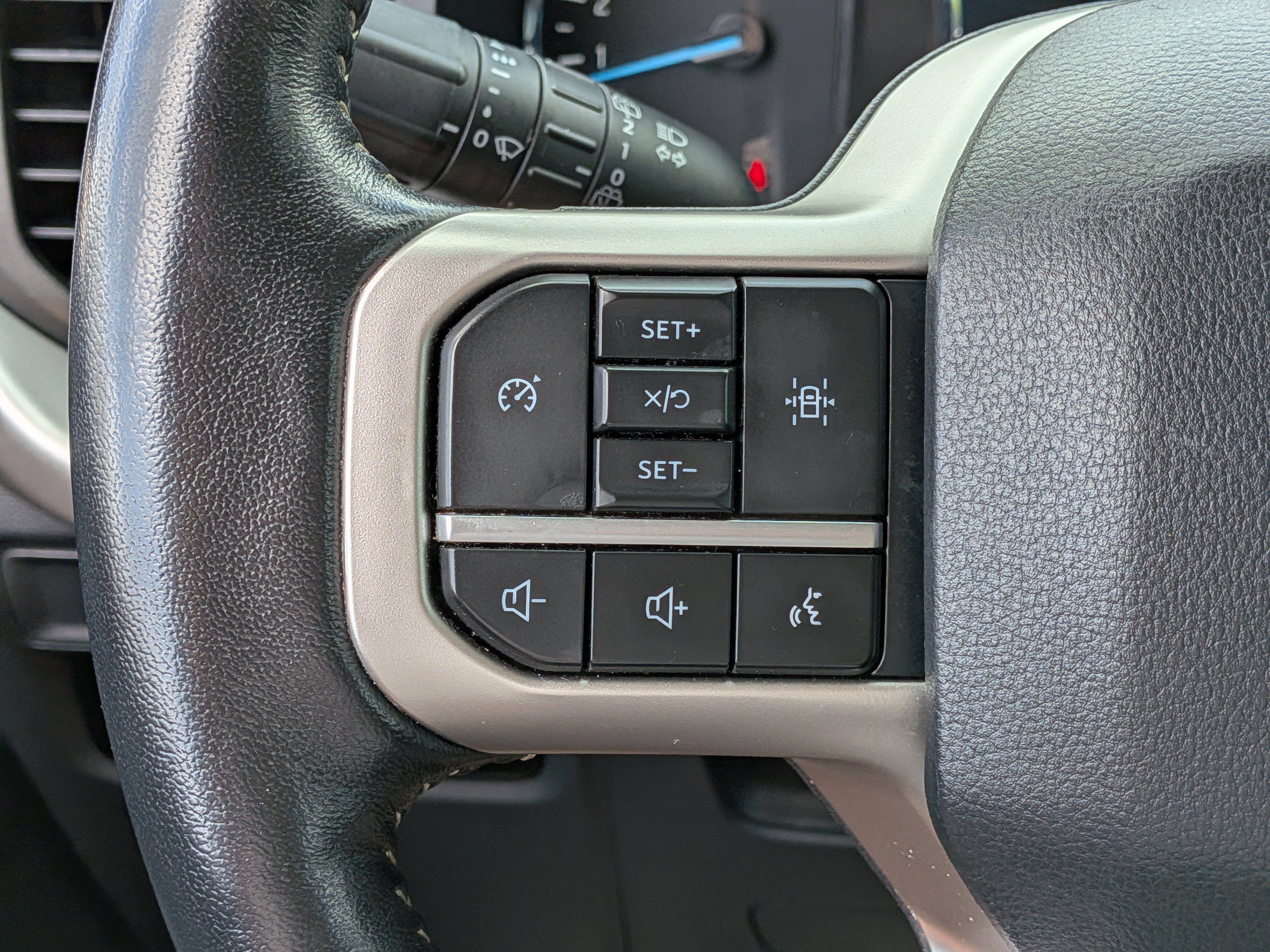 Used 2024 Ford Expedition XLT RWD image 24