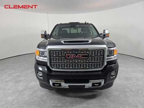 Used 2019 GMC Sierra 3500 Denali w/ Duramax Plus Package image 2