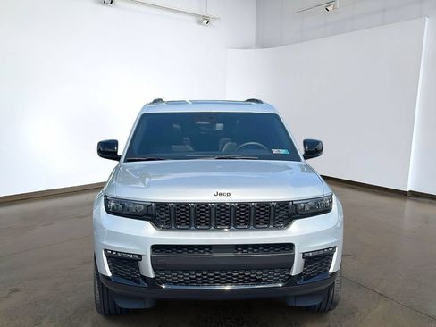 Used 2024 Jeep Grand Cherokee L Limited w/ Black Appearance Package AWD/4WD image 2
