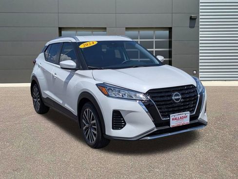 Used 2024 Nissan Kicks SV FWD image 3