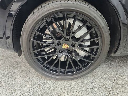 Used 2023 Porsche Cayenne Turbo AWD/4WD image 12