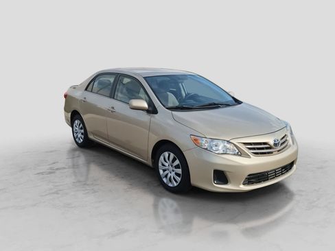 Used 2013 Toyota Corolla LE FWD image 2